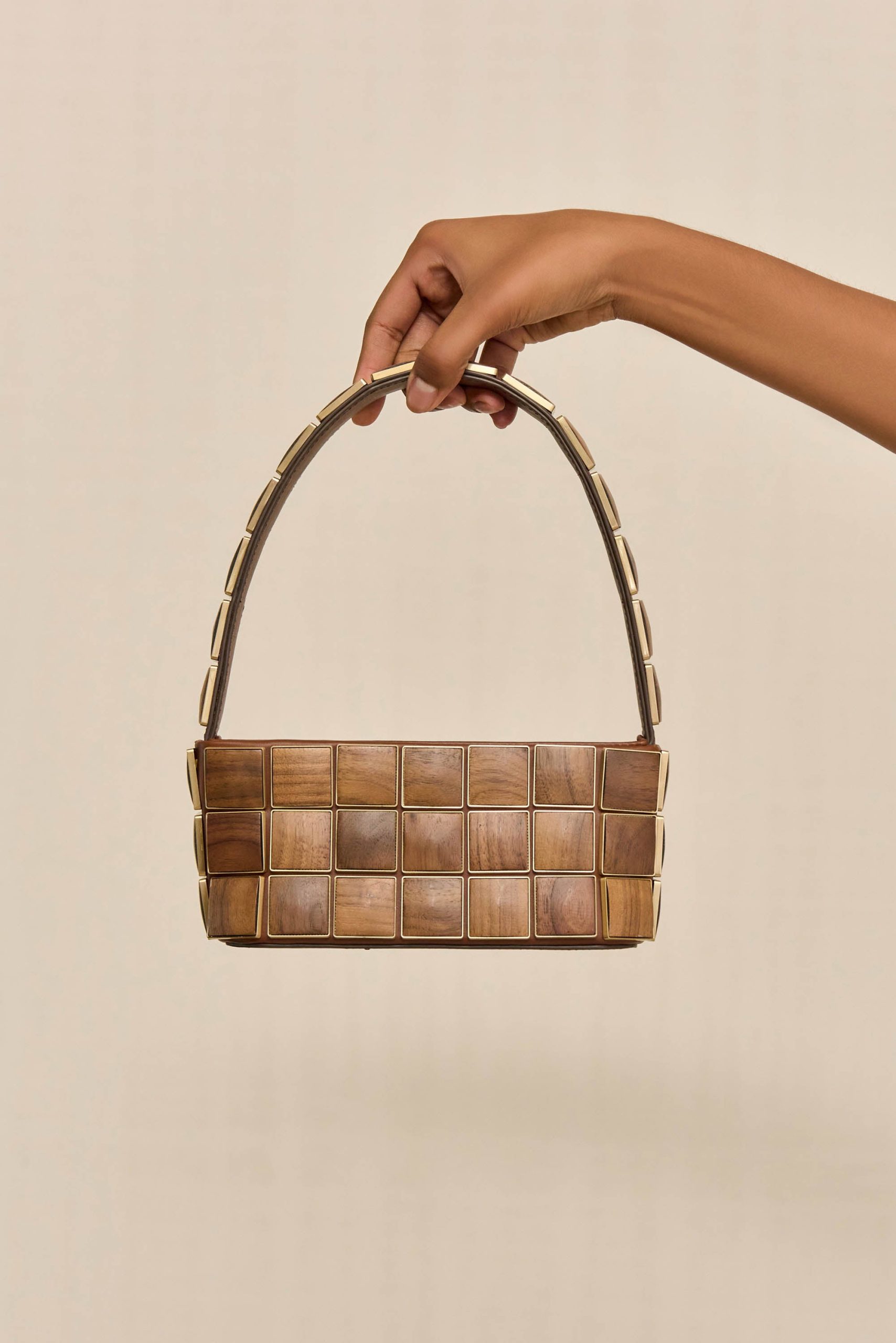 250519_CG_RES26_120_HANDBAGS_0025_WEBBED-scaled