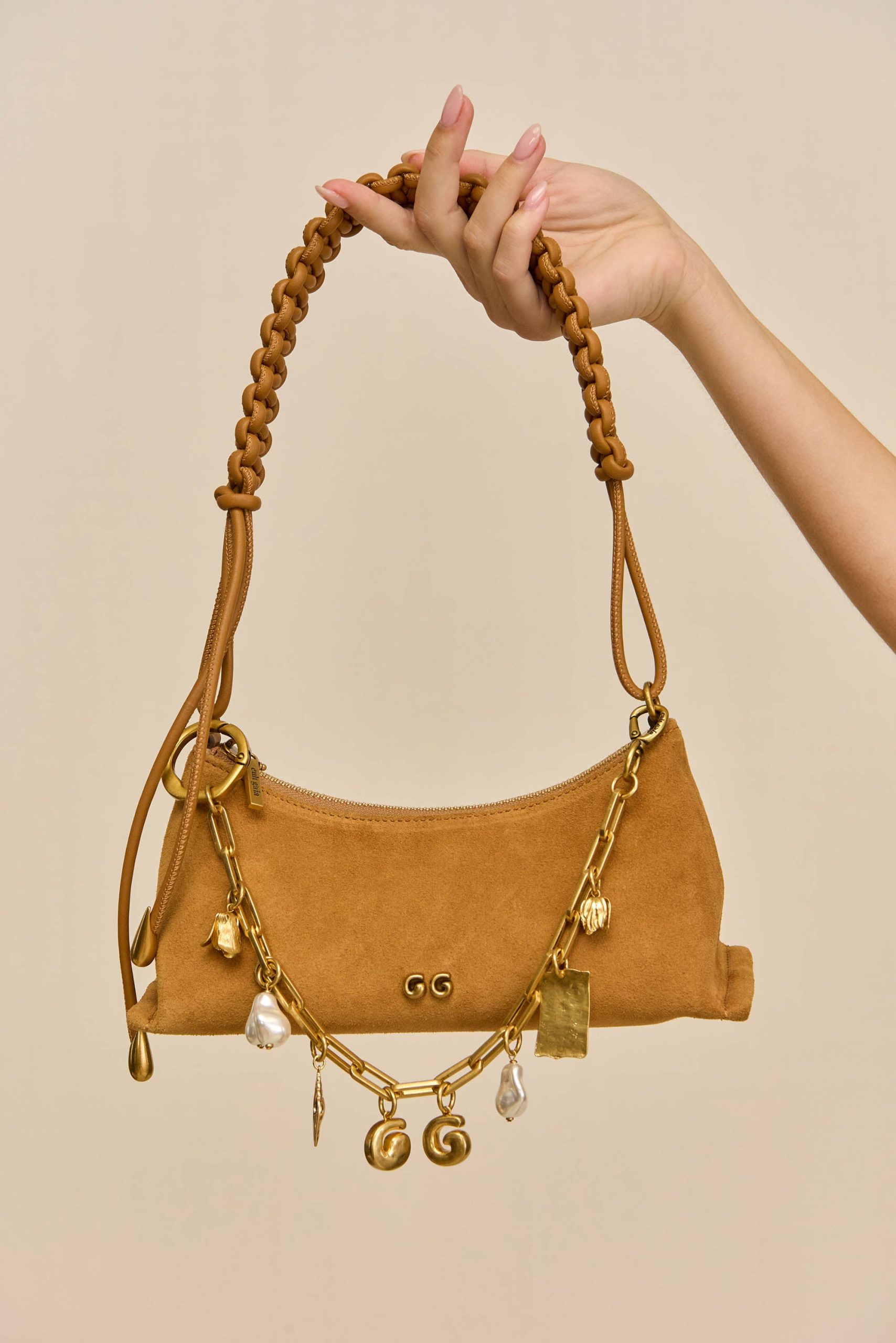 250825_DR_CG_SP26_HS26_86_HANDBAGS_0298_WEBBED_af904a32-d99d-4c28-91a5-4cb7d4a561f7-scaled