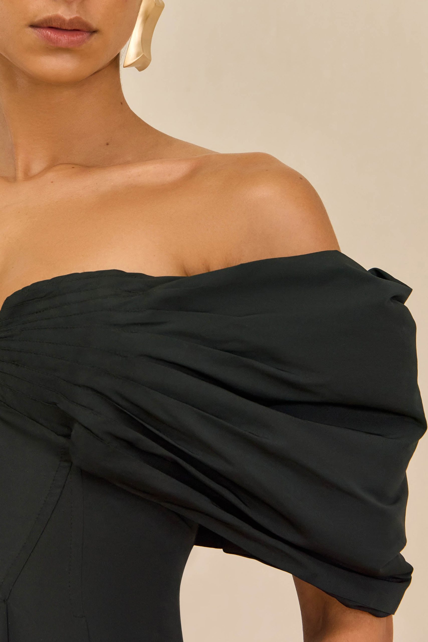 251110_DR_CULT_GAIA_R26_RESHOOTS_01_AVIVA_GOWN_BLK_0029_WEBBED-scaled