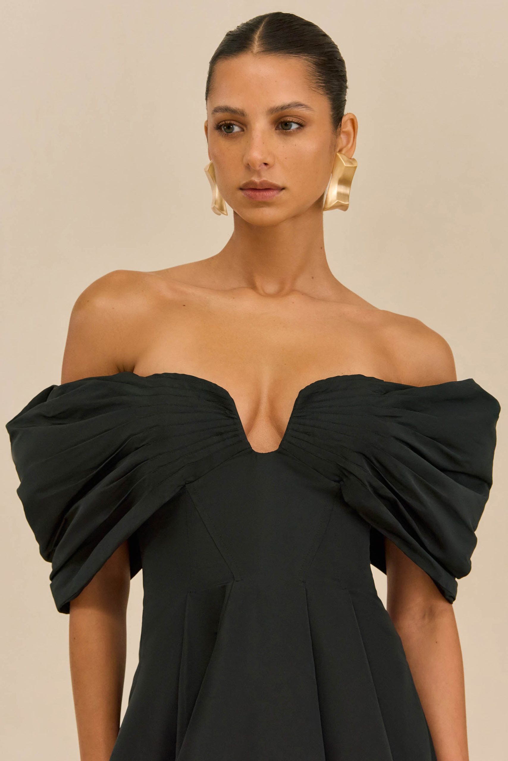251110_DR_CULT_GAIA_R26_RESHOOTS_01_AVIVA_GOWN_BLK_0031_WEBBED-scaled
