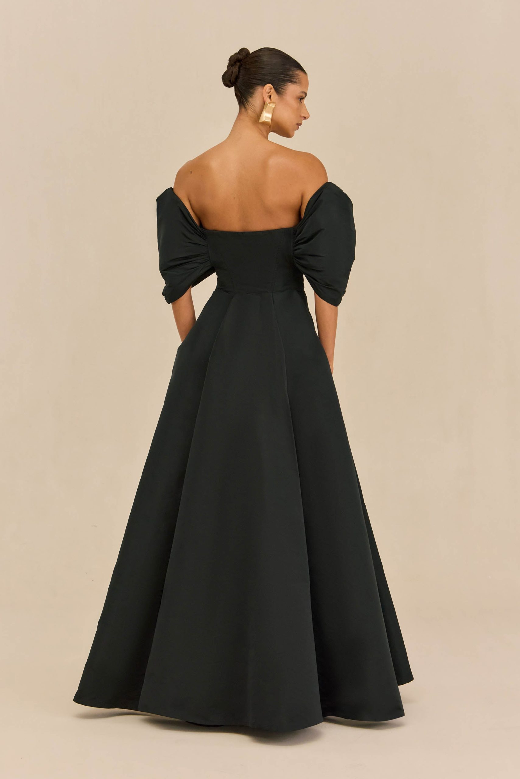 251110_DR_CULT_GAIA_R26_RESHOOTS_01_AVIVA_GOWN_BLK_0045_WEBBED-scaled