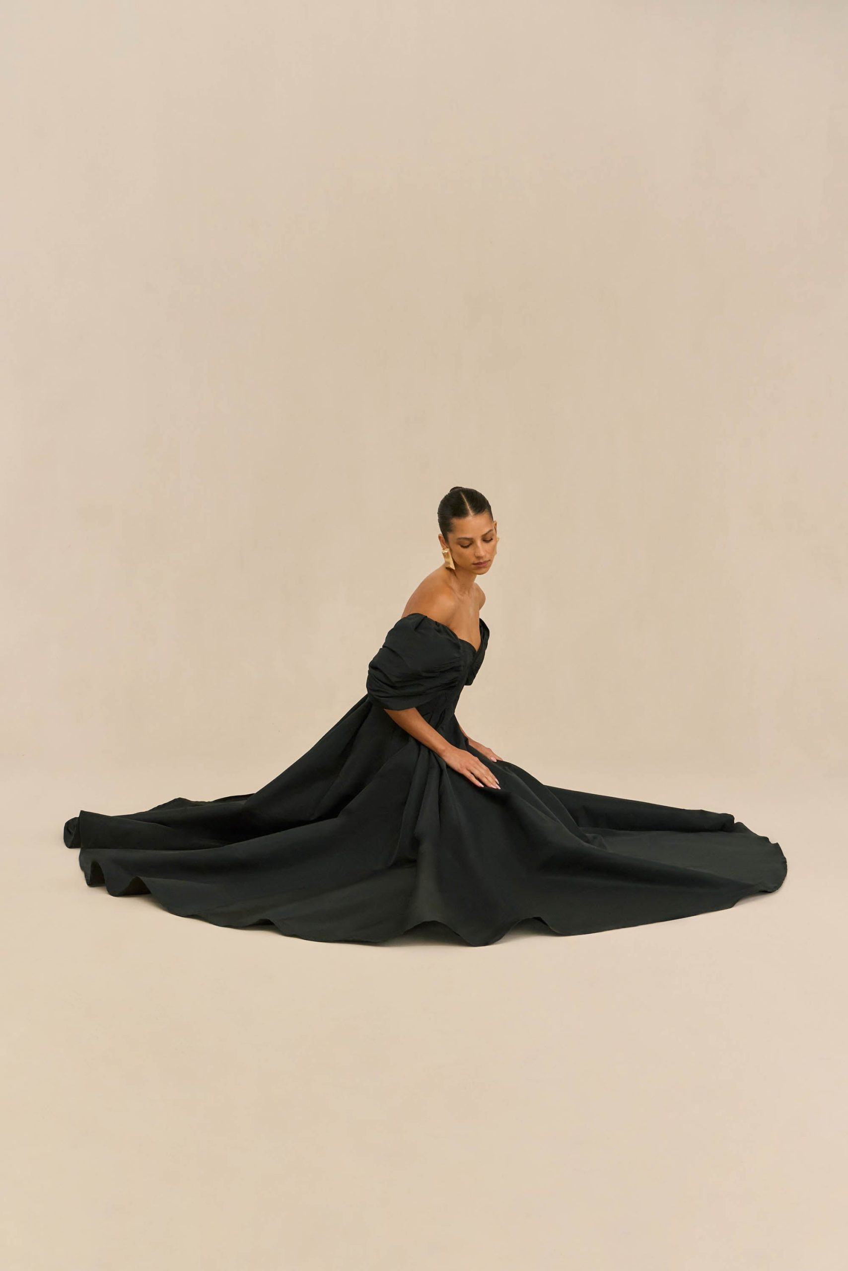 251110_DR_CULT_GAIA_R26_RESHOOTS_01_AVIVA_GOWN_BLK_0058_WEBBED-scaled