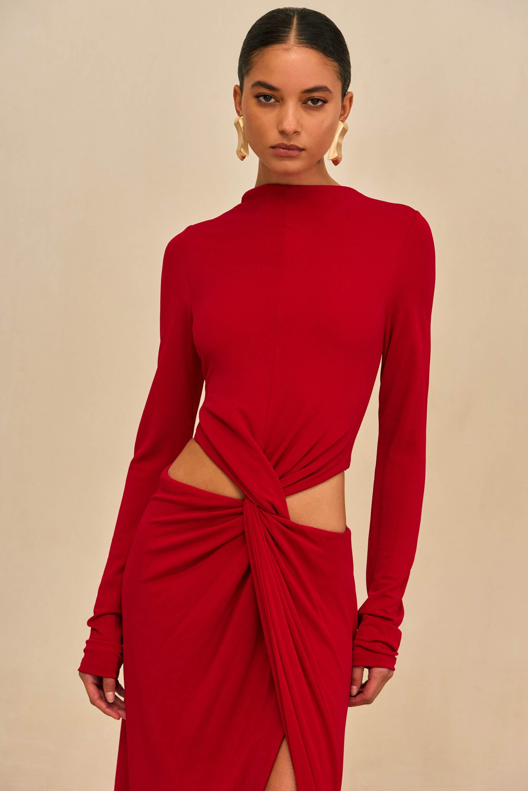 260120_DR_CG_SP_HS26_RESHT_57_KERI_GOWN_RED_0028_WEBBED-scaled