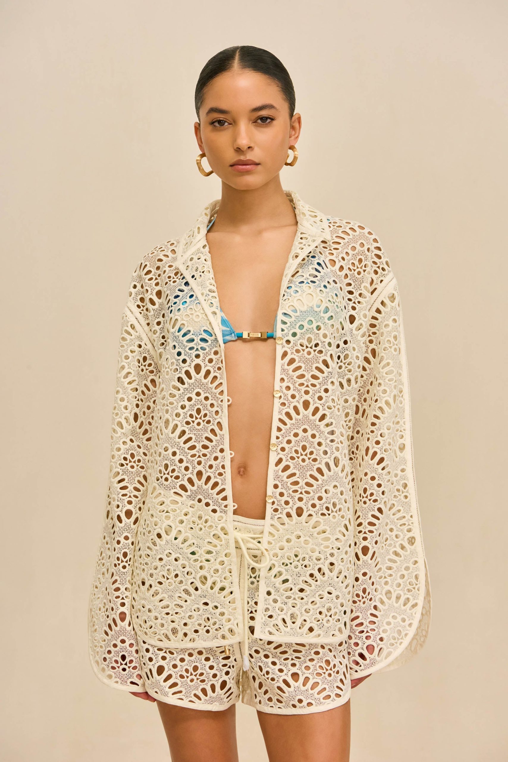 260121_DR_CG_SP_HS26_RESHT_107_AZIZA_TOP_CARIENA_SHORT_WHT_0017_WEBBED_55c5d811-c685-494d-9912-eddfe33a0e0c-scaled