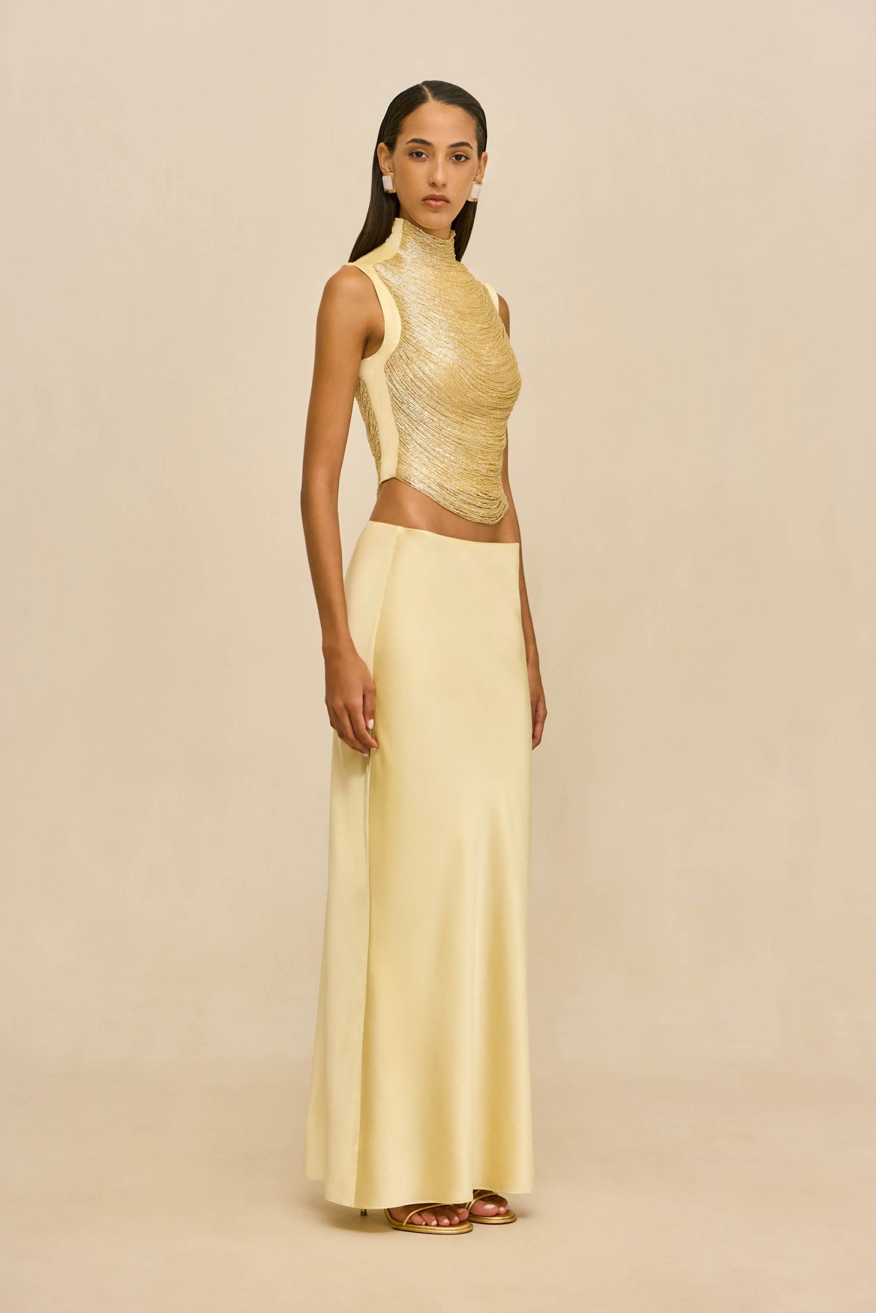 260121_DR_CG_SP_HS26_RESHT_113_TARAJI_TOP_CHANTEL_SKIRT_GLD_0039_WEBBED_e4bc6d80-3ecf-46f9-a737-66fec518f0e1-scaled