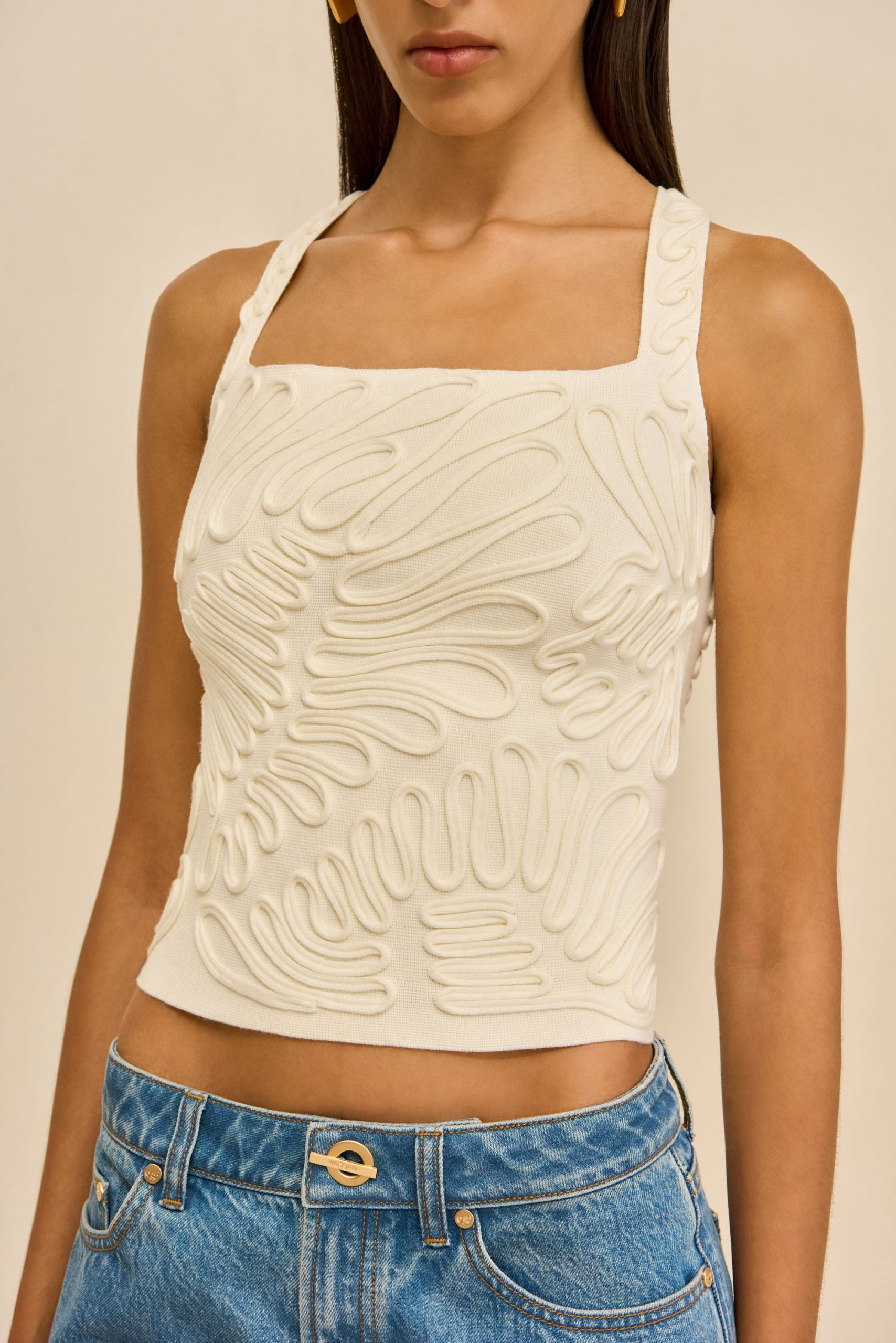 260121_DR_CG_SP_HS26_RESHT_115_STELLA-TOP_WHT_ROSELLA_PANT_BLU_0021_WEBBED-scaled