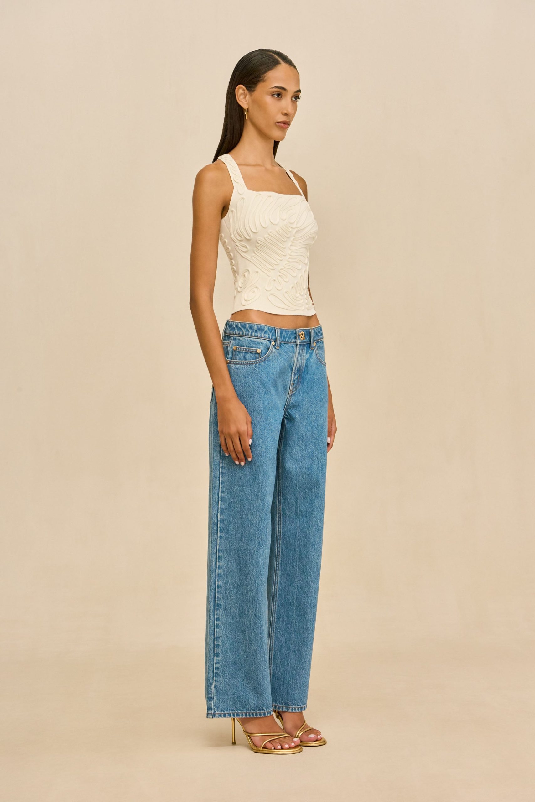 260121_DR_CG_SP_HS26_RESHT_115_STELLA-TOP_WHT_ROSELLA_PANT_BLU_0023_WEBBED-scaled