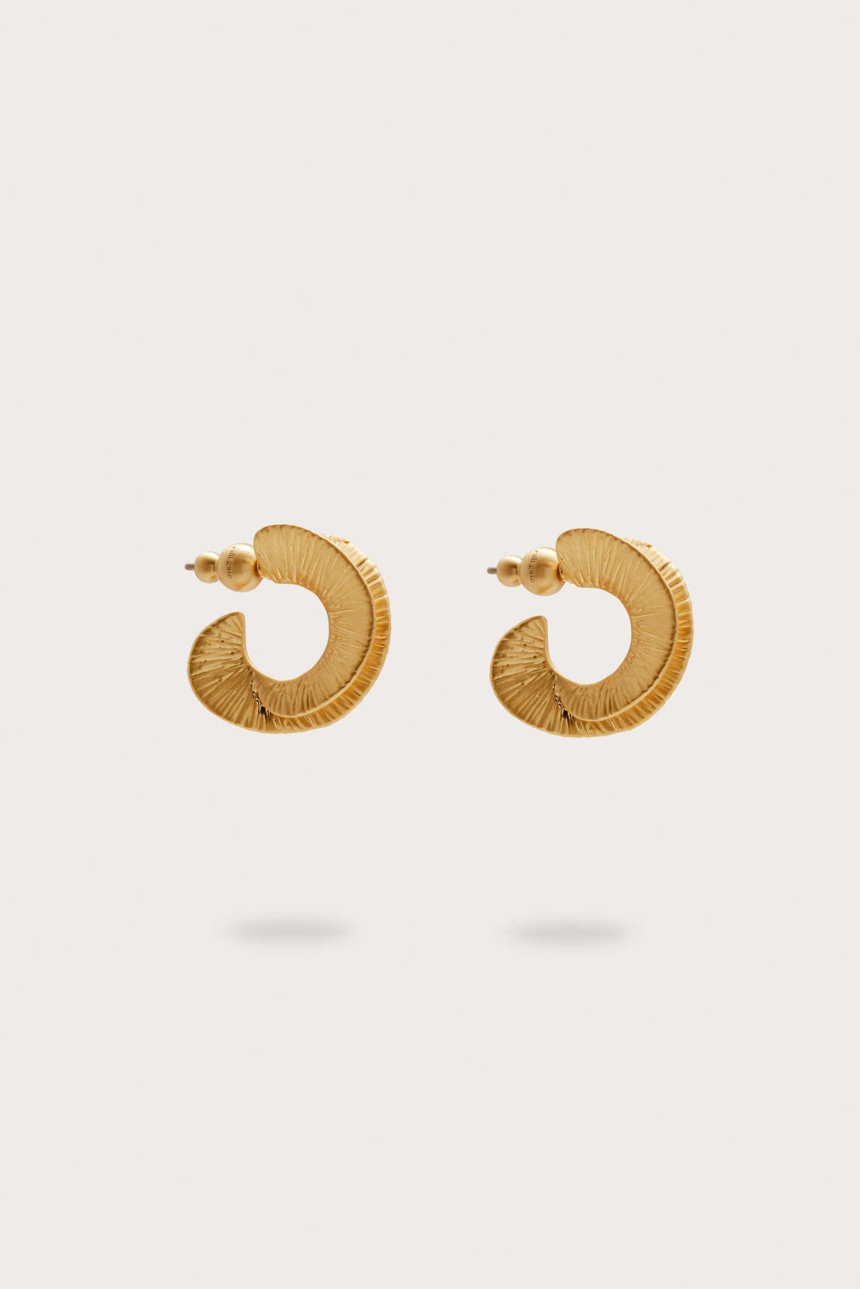 RENSMALLHOOPEARRING_260427_CultGaia_Product-PF2620205_WEBBED-scaled