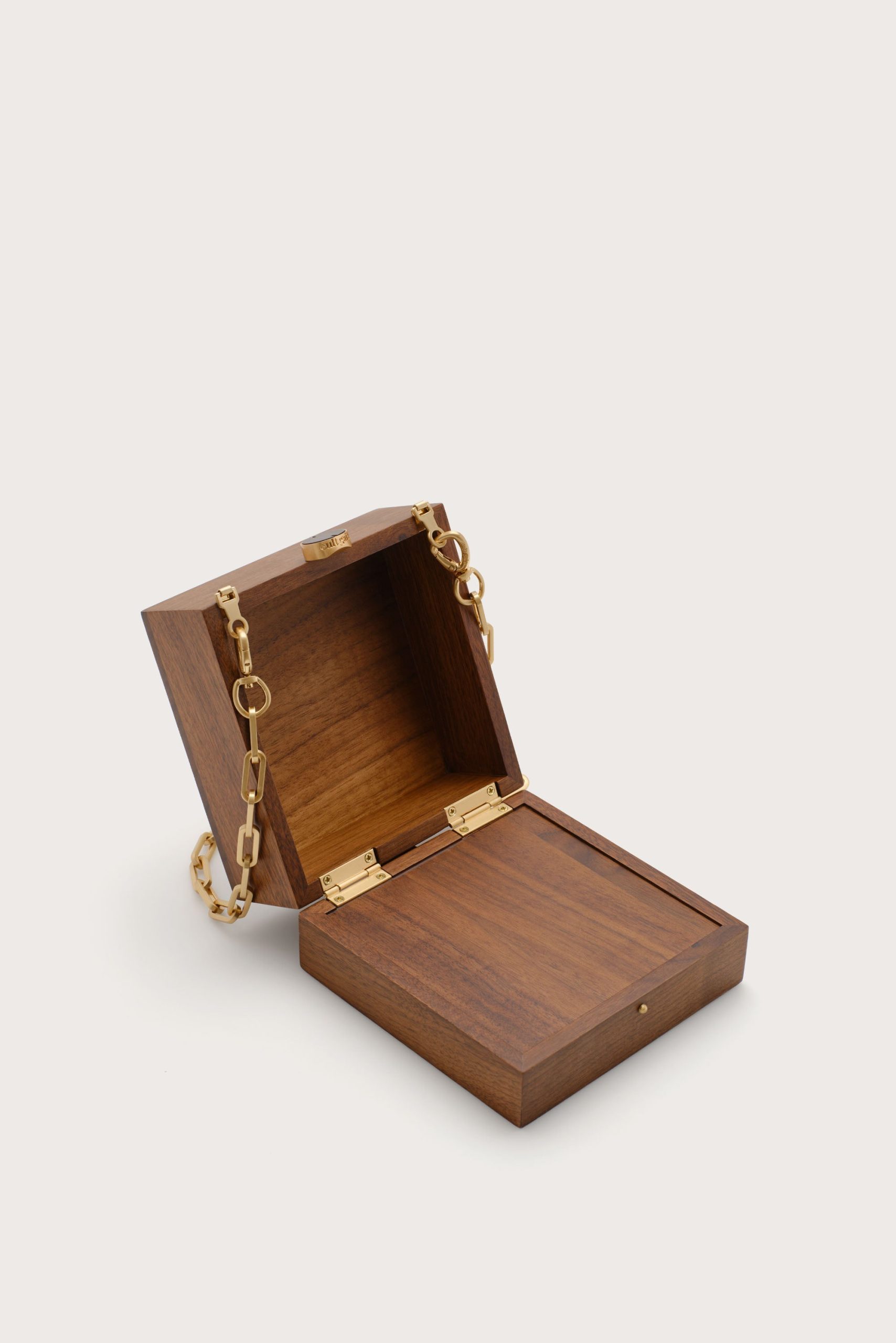 TIC-TAC_WALNUT_251120_Cult-Gaia_Product_1506_W1a_WEBBED-scaled