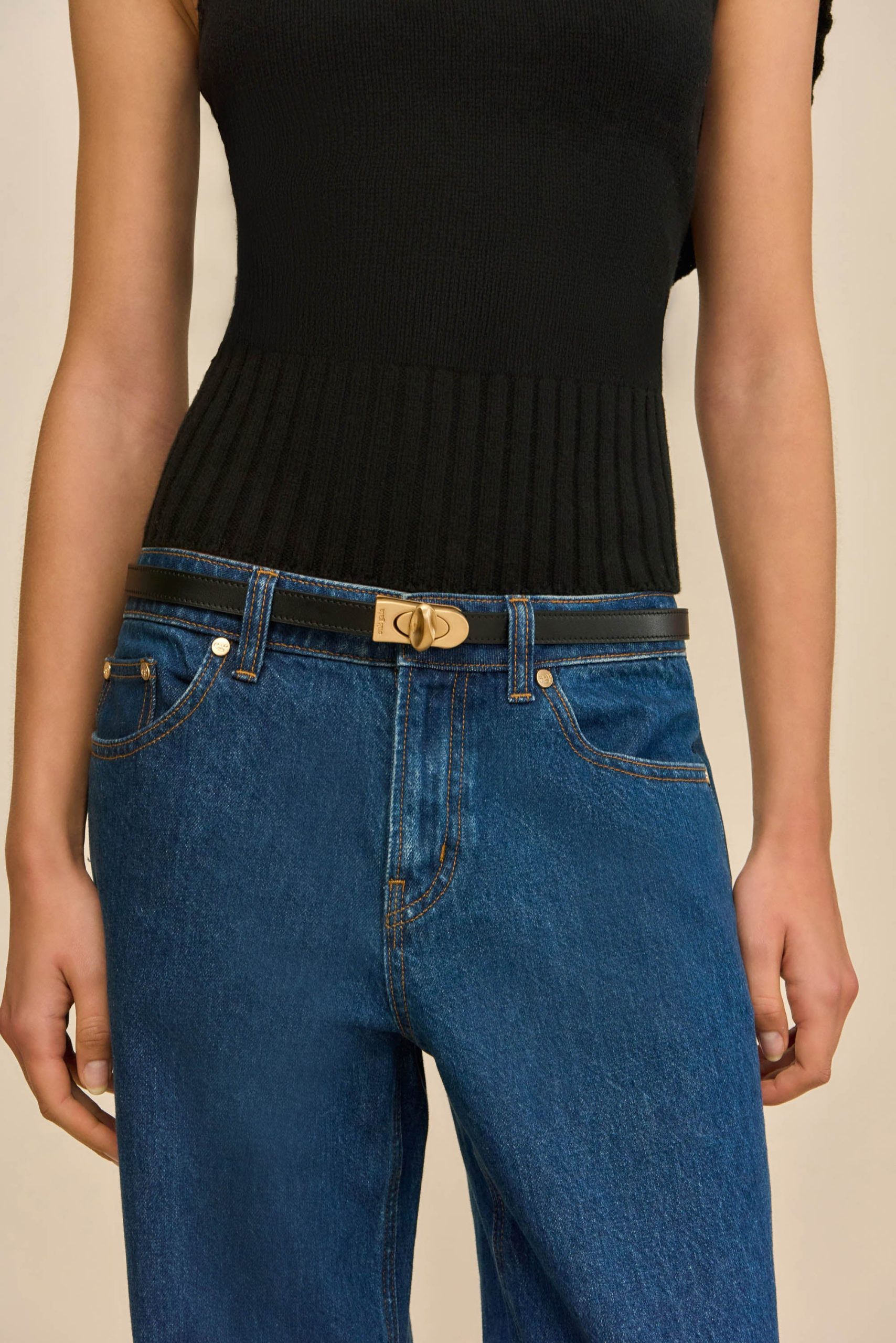 YASMIN_251013_DR_CULT_GAIA_R26_ECOM_117_CHEN_TOP_BLK_ROSELLA_PANT_DK_WSH_0023_WEBBED-scaled